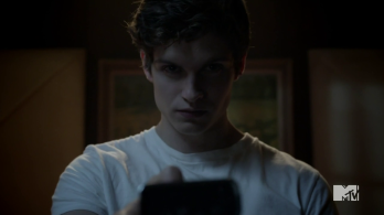 Teen_Wolf_Season_2_Episode_6_Motel_California_Daniel_Sharman_Isaac_watches_static_